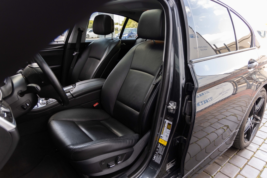 BMW 5 Series 2011 фото 14