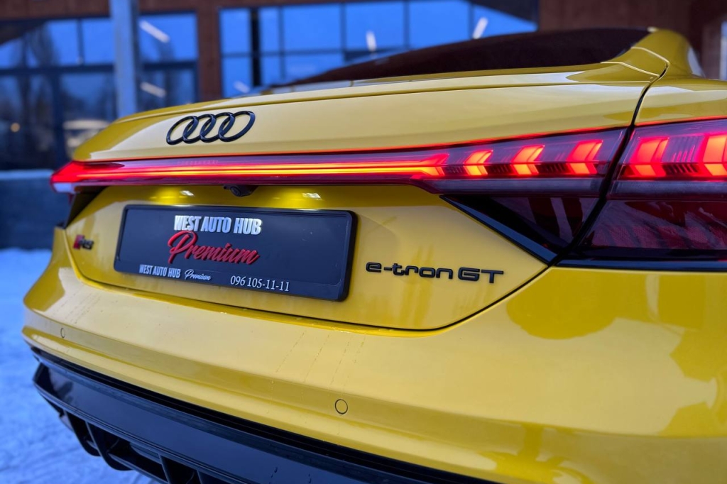 Audi RS e-tron GT 2021 фото 7