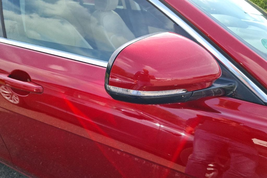 Jaguar XE 2016 photo 16