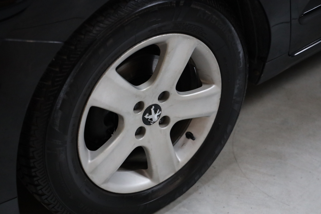 Peugeot 5008 2010 photo 8