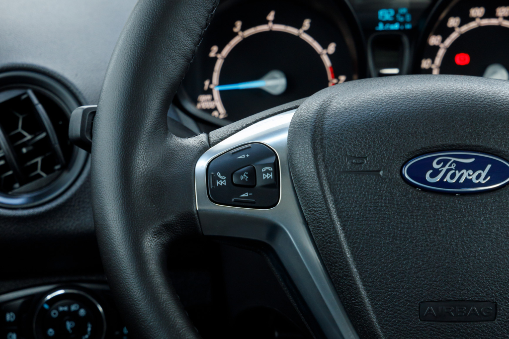 Ford Courier 2017 фото 15