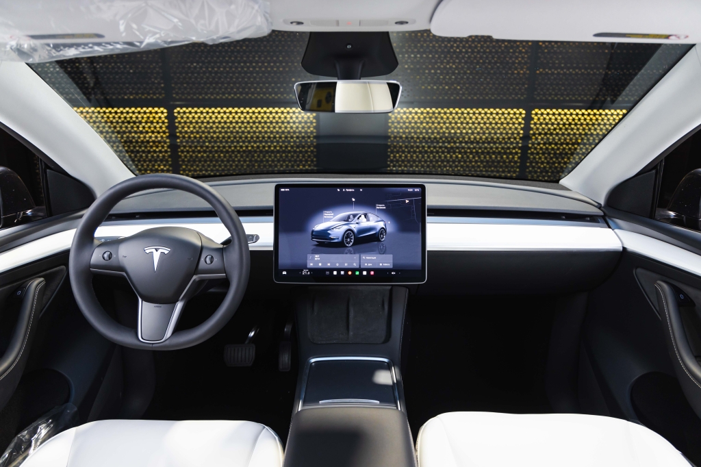 Tesla Model Y Long Range 2024 фото 33