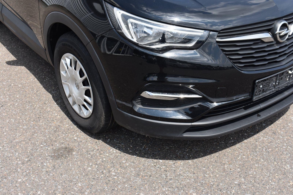 Opel Grandland X 2019 фото 21