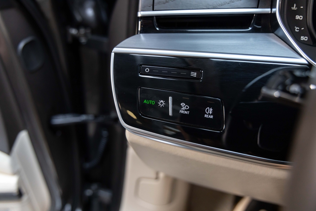 Audi A8 L 2018 фото 19