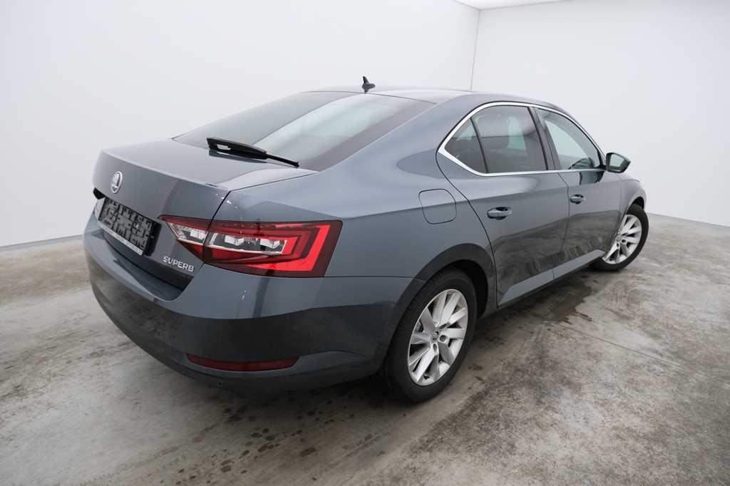Skoda Superb 2017 photo 2