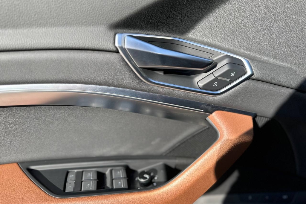 Audi e-tron 55 Quattro 2019 фото 9