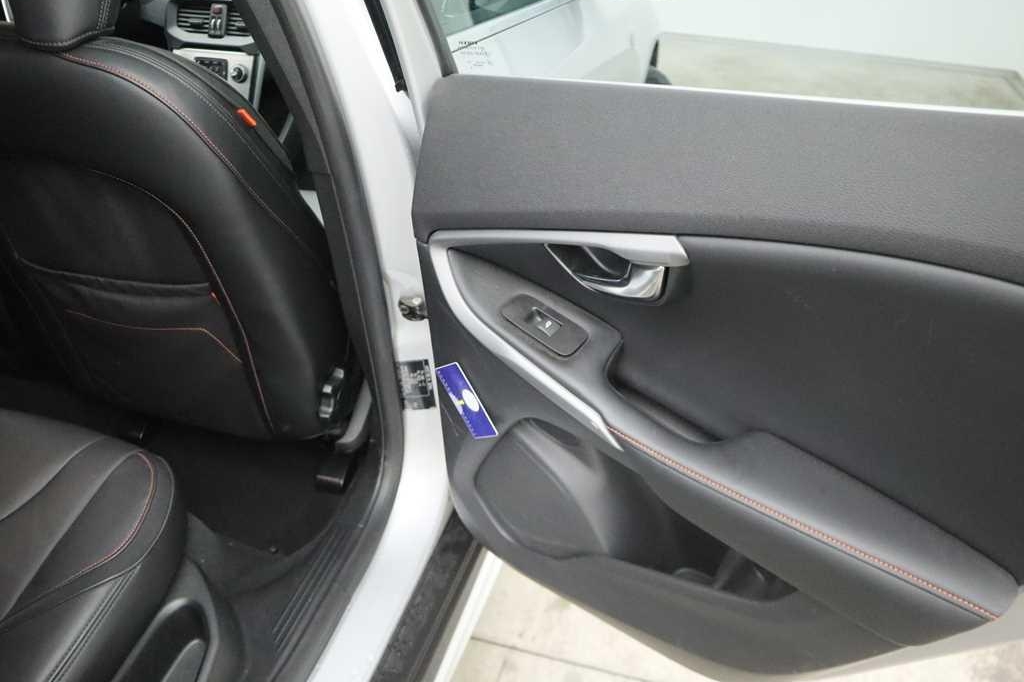 Volvo V40 Cross Country 2015 photo 49