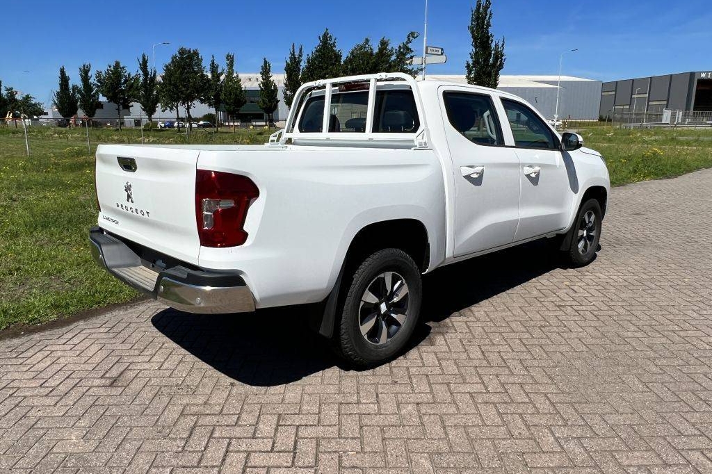 Peugeot Landtrek Double Cab 4x4 1.9L Diesel 6-Speed 2023 фото 6