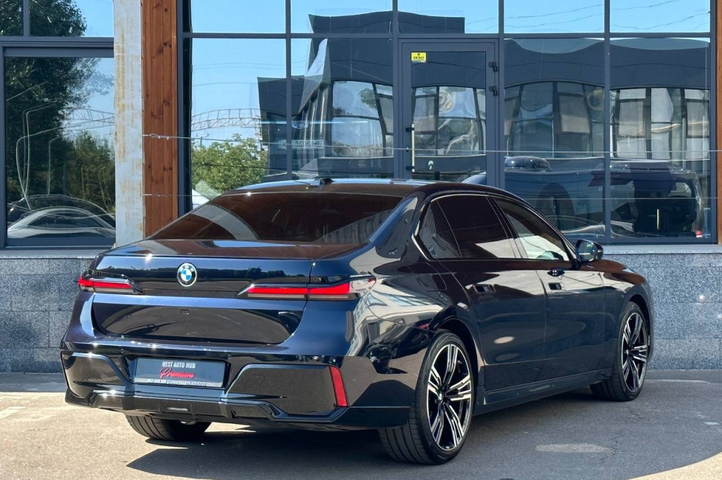 BMW 740 2023 фото 6