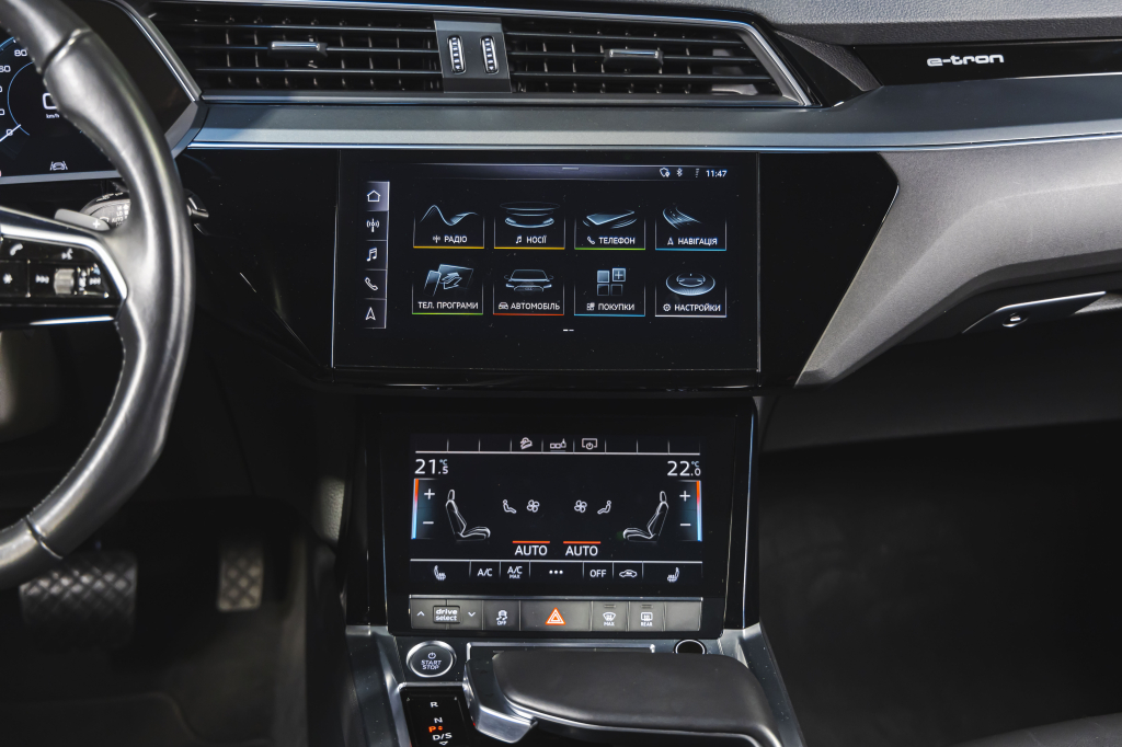 Audi e-tron 2020 фото 24