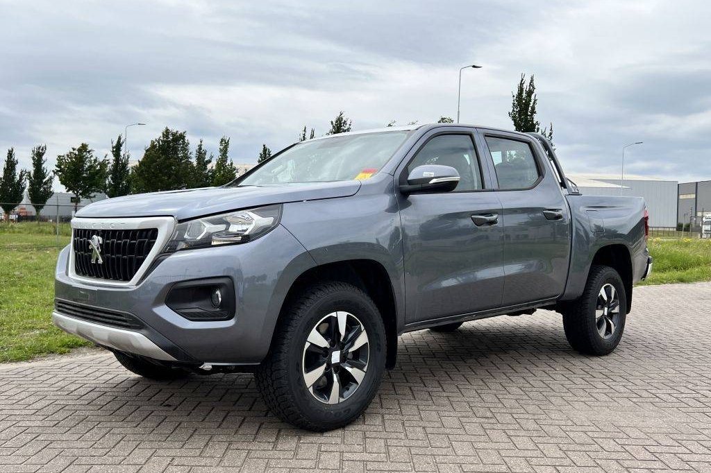 Peugeot Landtrek Double Cab 4x4 1.9L Diesel 6-Speed 2023 фото 1