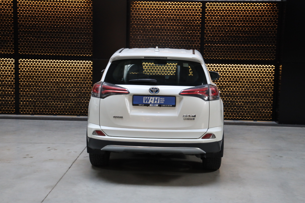 Toyota RAV4 2017 фото 4