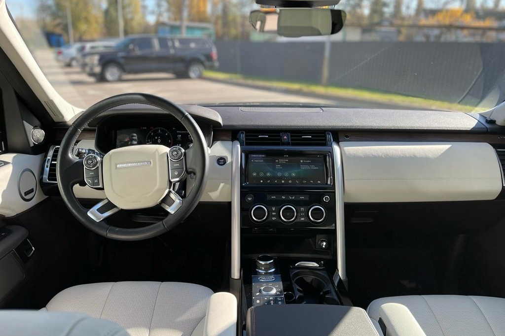 Land Rover Discovery HSE 3.0TDi 2018 фото 7