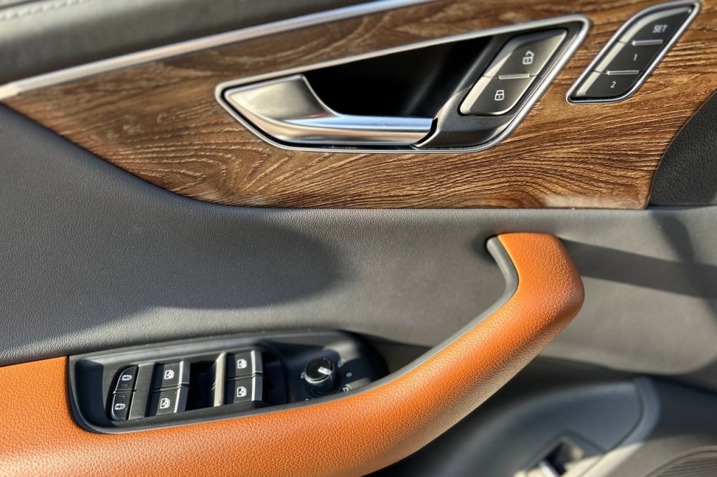 Audi Q8 50 TDI 2021 фото 12