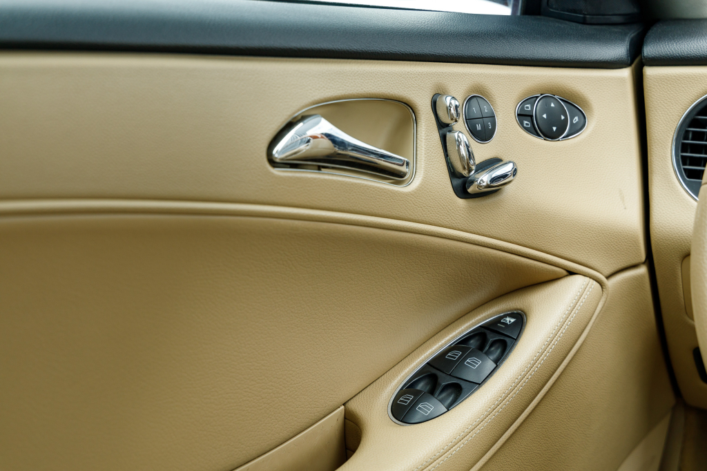 Mercedes-Benz CLS 500 2005 фото 7