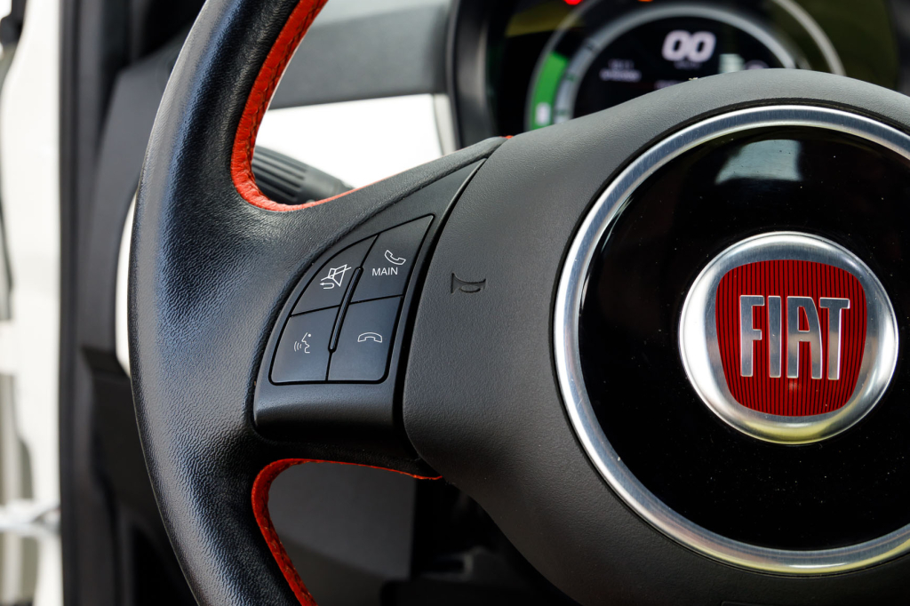 Fiat 500 E 2015 photo 6