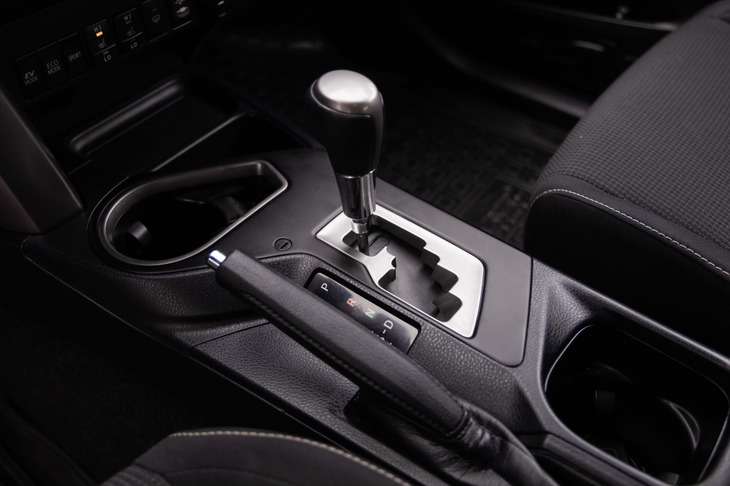 Toyota RAV4 Hybrid 2017 фото 24