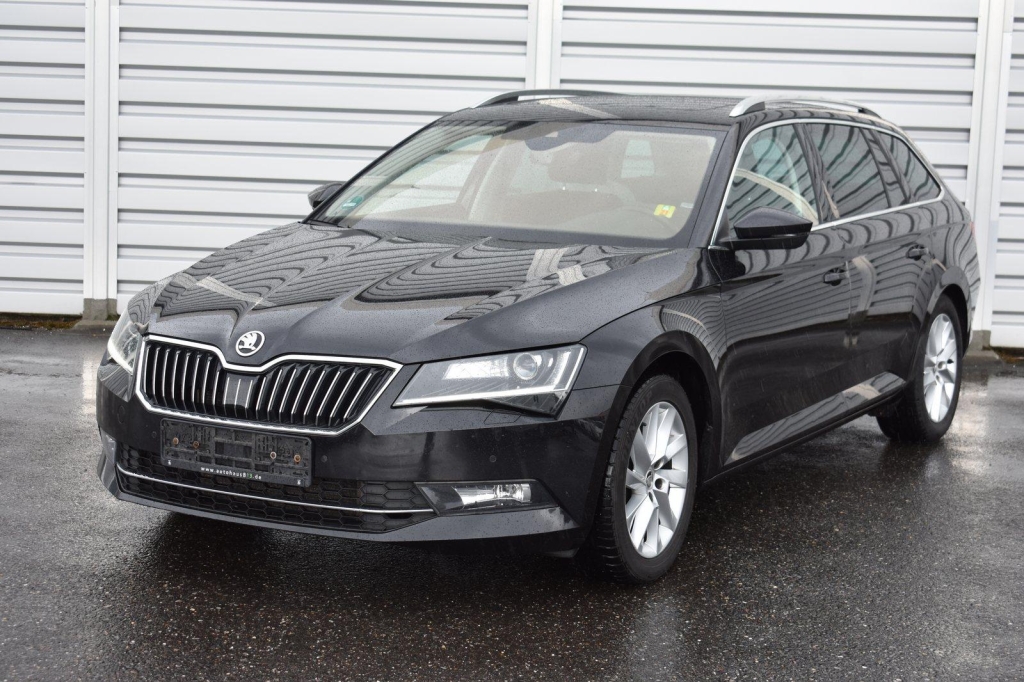 Skoda Superb Combi 2018 фото 7