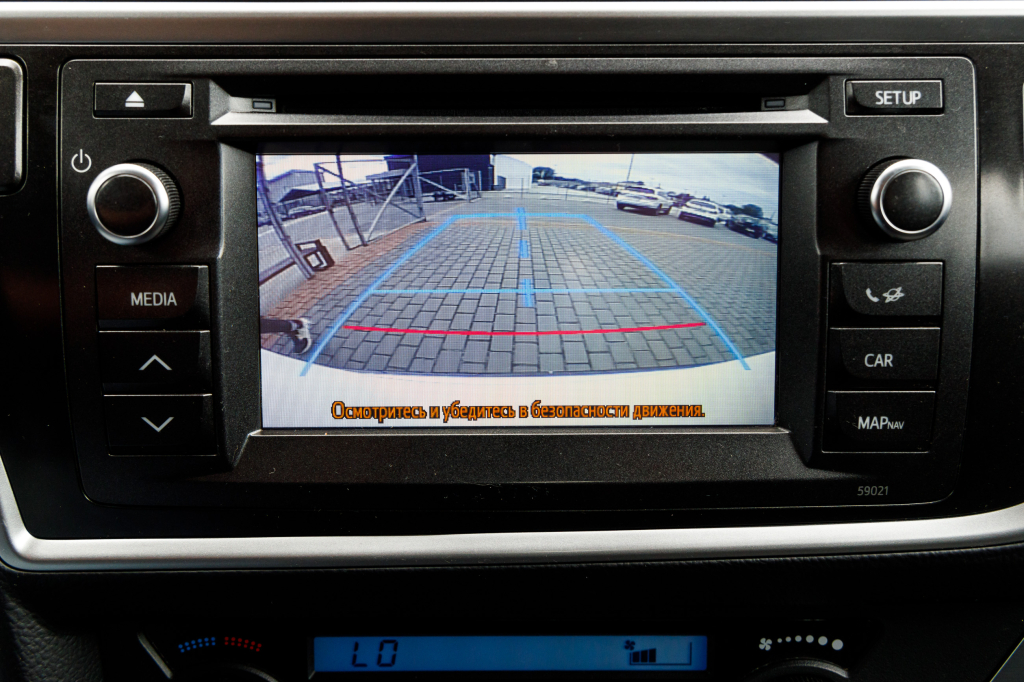 Toyota Auris Hybrid 2012 фото 6