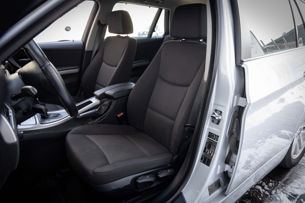 BMW 3 Series 2005 photo 13