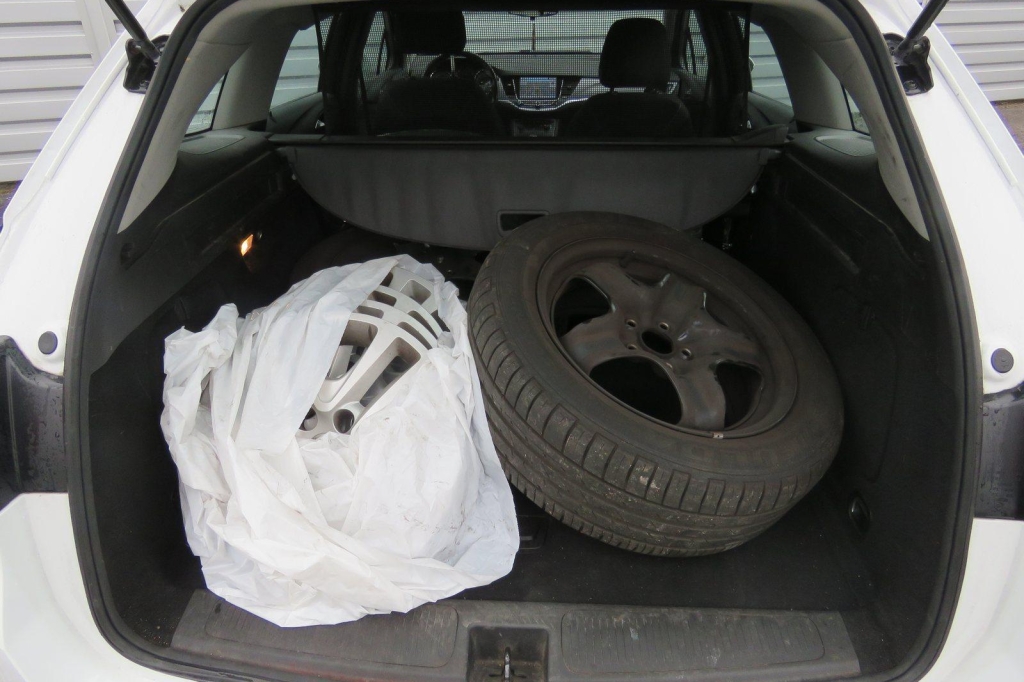 Opel Astra Sports Tourer 2016 фото 3