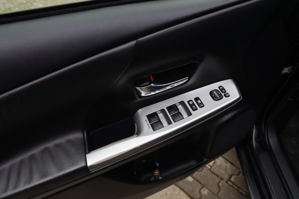 Toyota Prius Prime 2016 фото 14