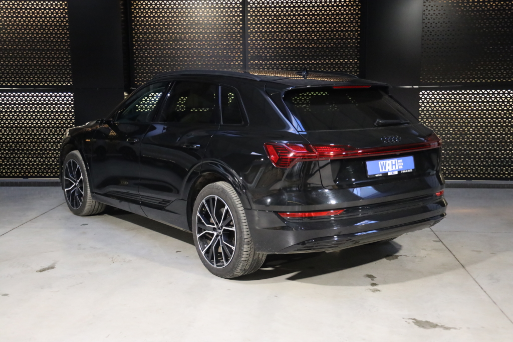 Audi e-tron 2019 фото 4