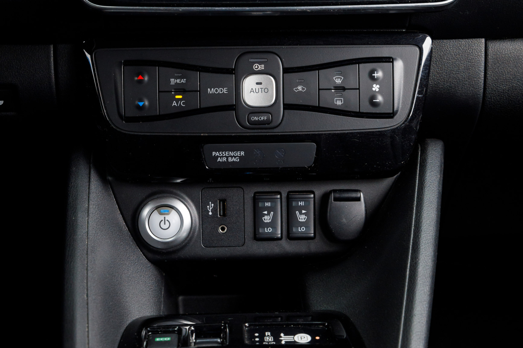 Nissan Leaf 2017 фото 24