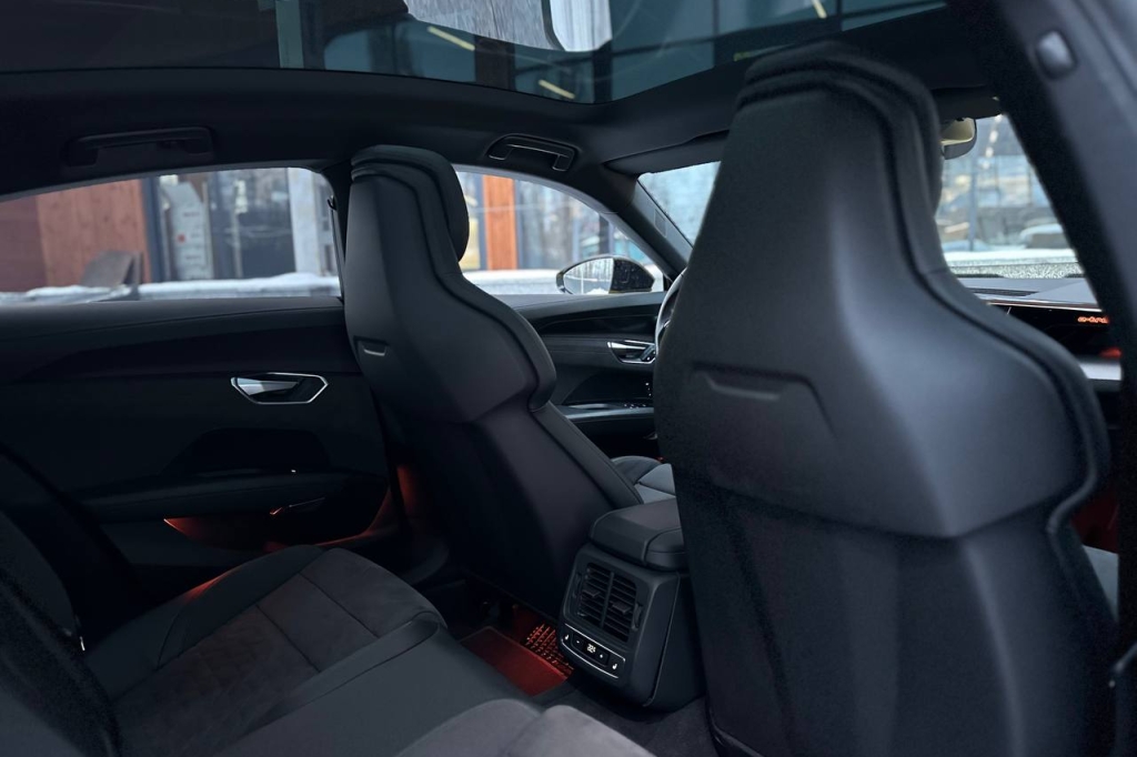 Audi RS e-tron GT 2021 фото 19