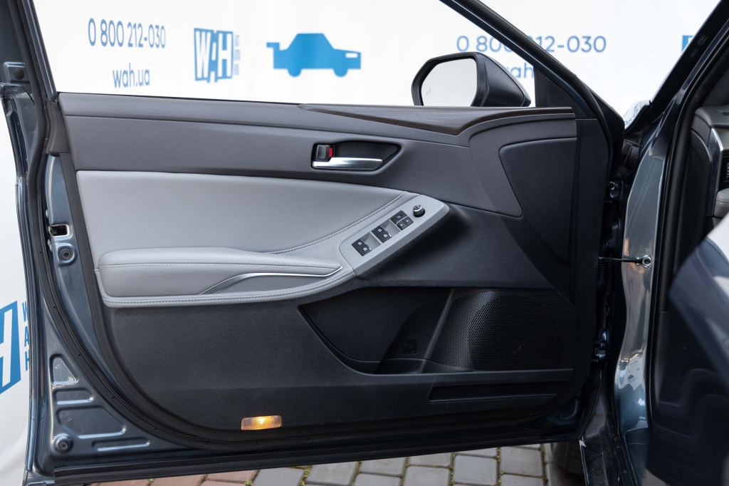 Toyota Avalon Hybrid 2020 фото 14