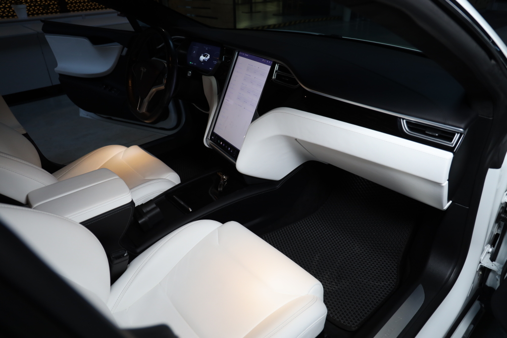 Tesla Model S 2017 фото 44