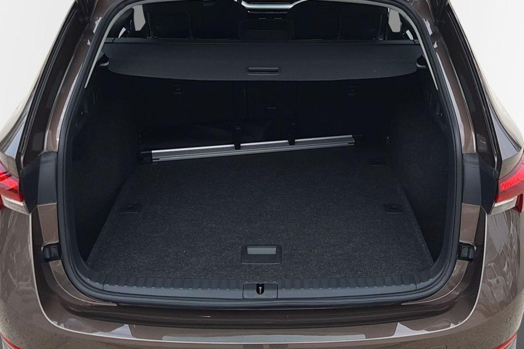 Skoda Octavia Combi 2020 фото 2