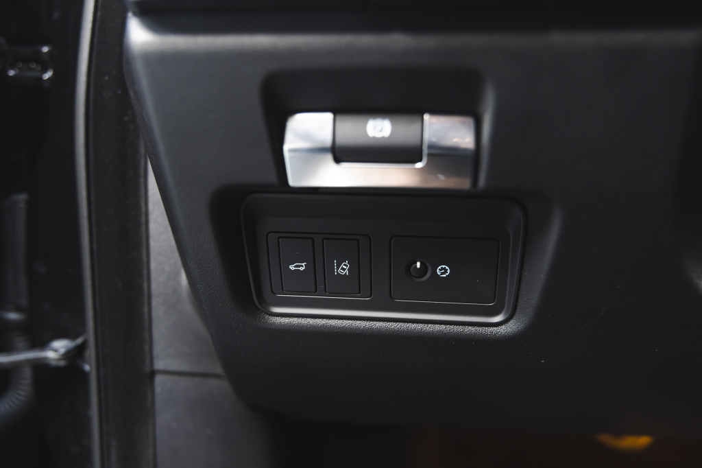 Jaguar E-Pace 2018 фото 19