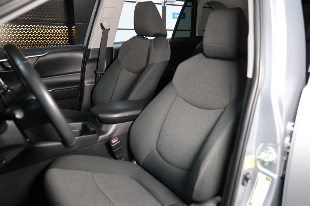 Toyota RAV4 2020 фото 43