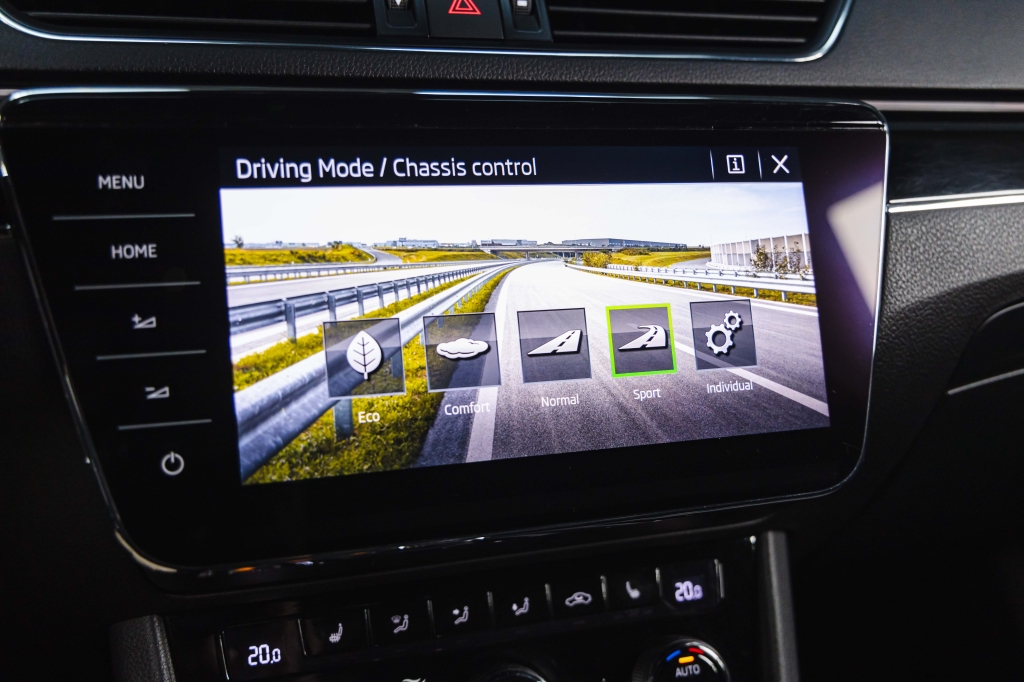 Skoda Superb Plug In Hybrid 2020 фото 25