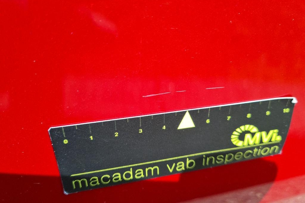 Jaguar XE 2016 photo 14