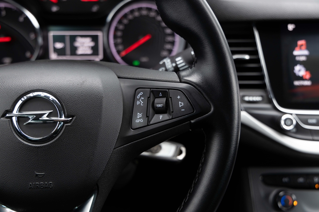 Opel Astra 2017 фото 21