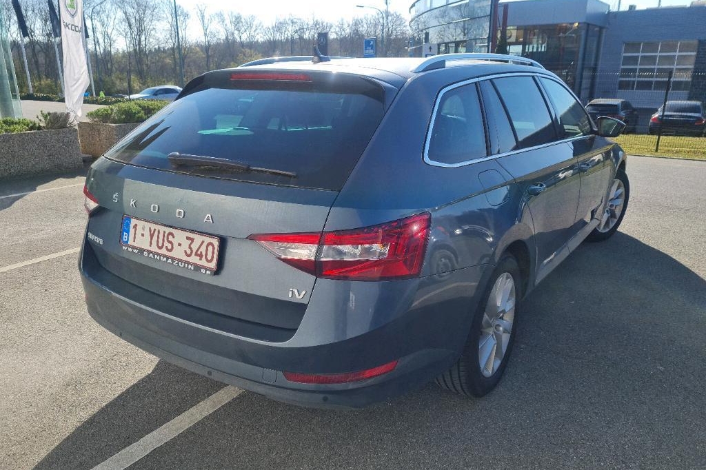 Skoda Superb Combi 2020 фото 2