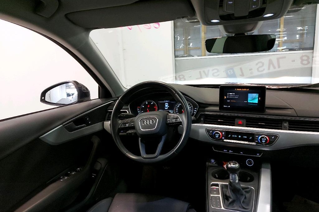 Audi A4 2017 photo 2