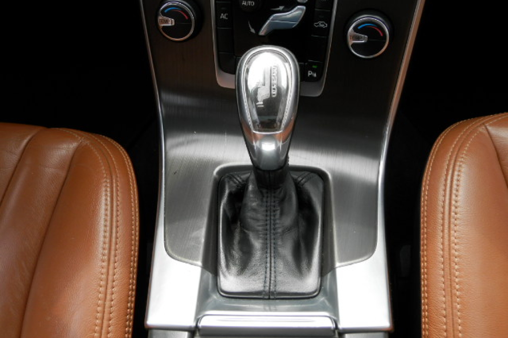 Volvo V60 2012 photo 10