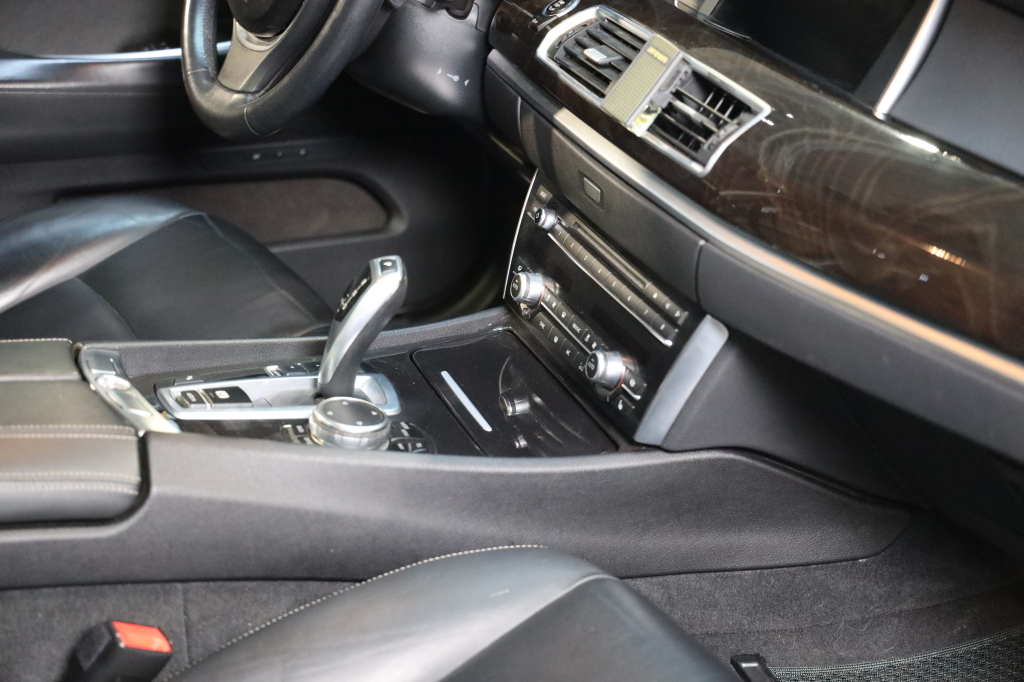 BMW 5 Series GT 2015 фото 8