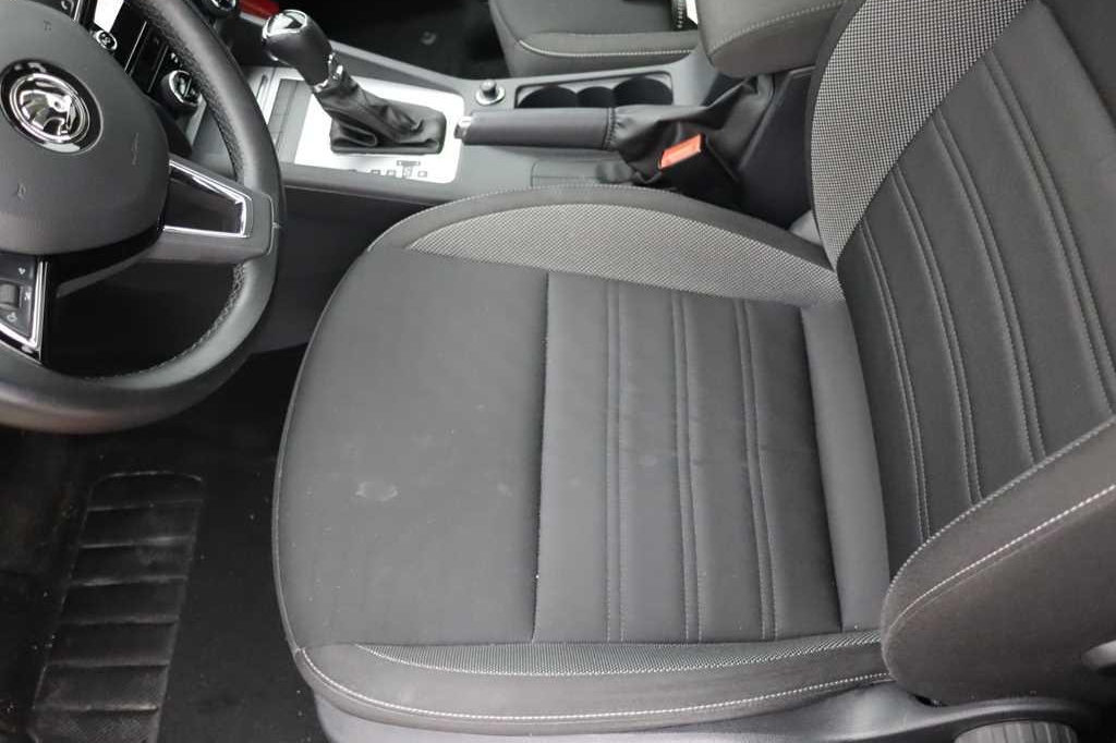 Skoda Octavia Combi 2018 photo 18