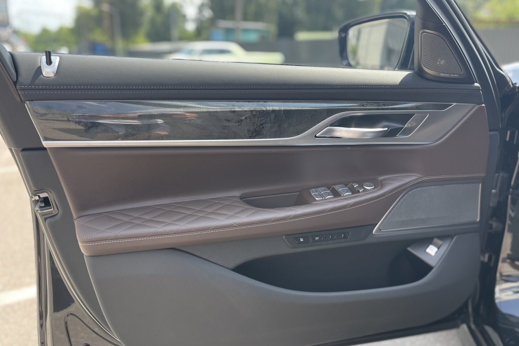 BMW 760 Long XDrive 2021 photo 15