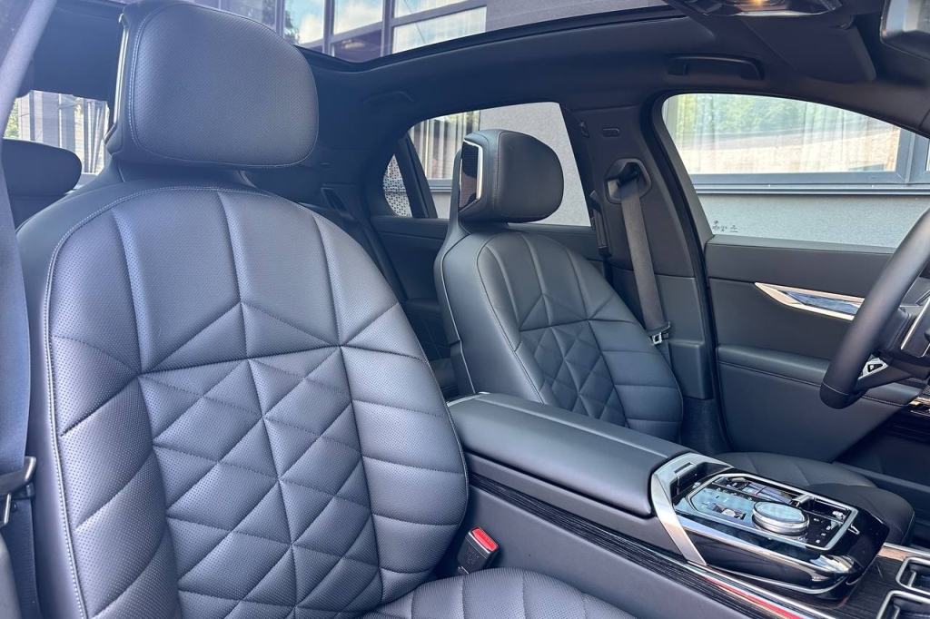 BMW 7 Series 740d MHEV Steptronic xDrive 2022 фото 15