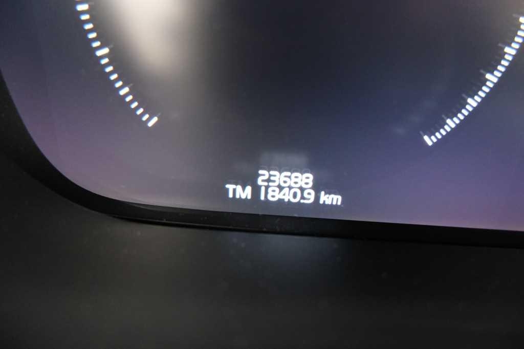 Volvo XC60 2020 фото 5