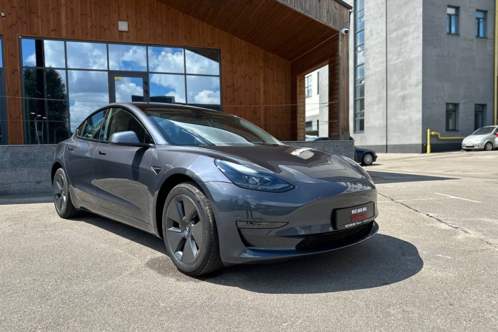 Tesla Model 3 2023 photo 3