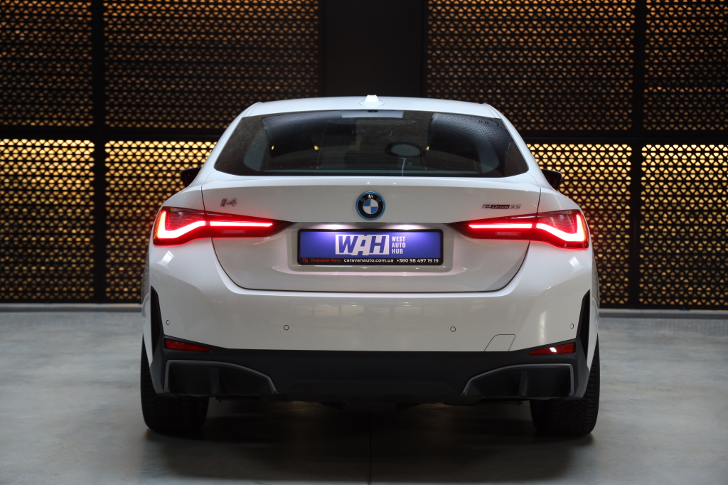 BMW i4 2023 фото 2