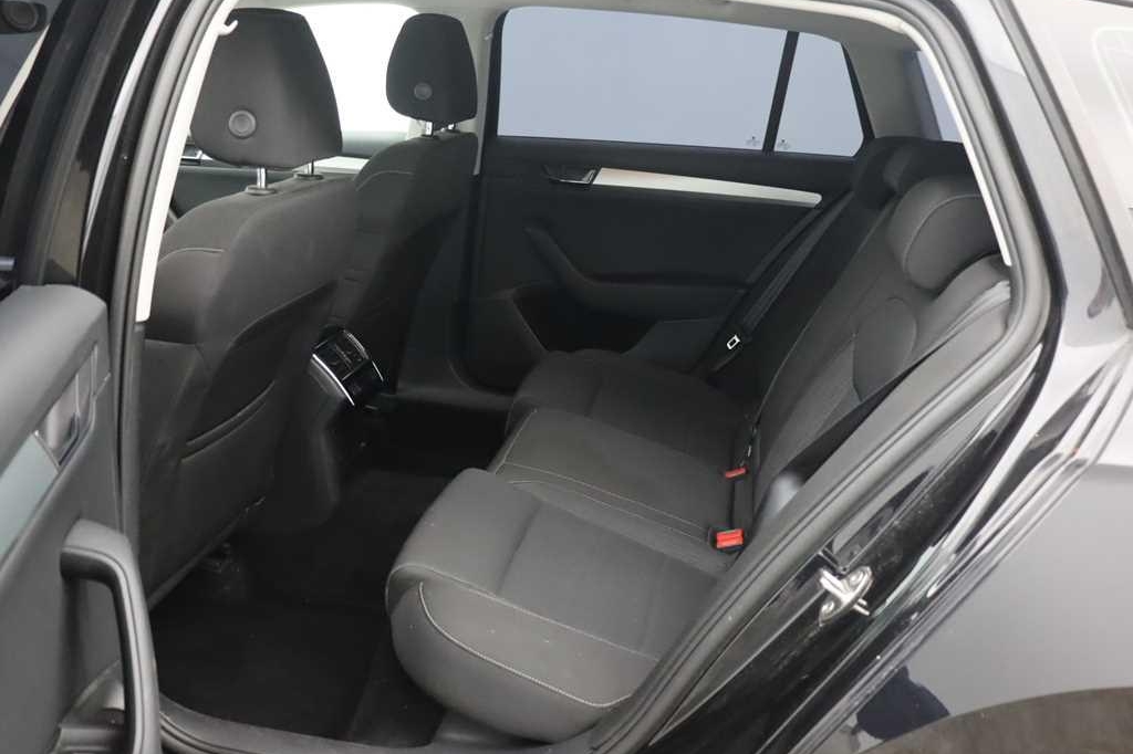 Skoda Superb Combi 2017 photo 3