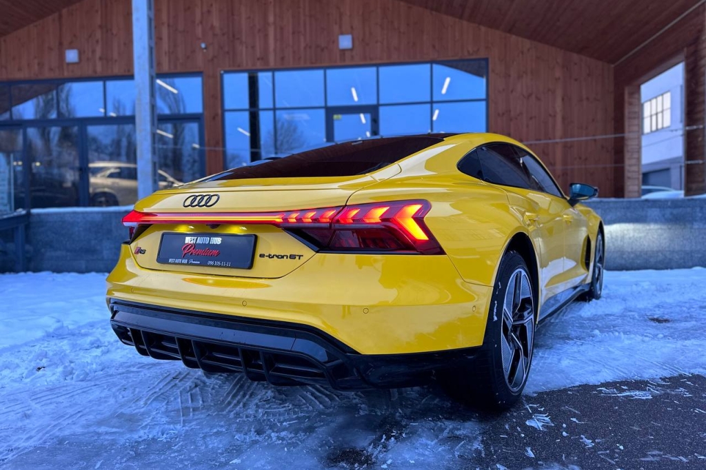 Audi RS e-tron GT 2021 фото 6