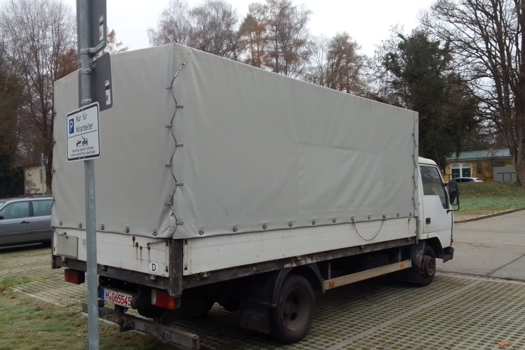 Mitsubishi Canter 1990 photo 1